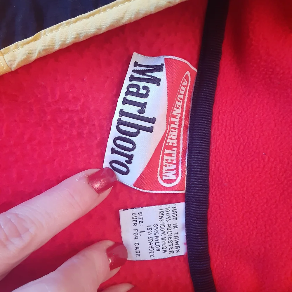 Marlboro Men's Red and Black Sweater - Picture 3 of 6